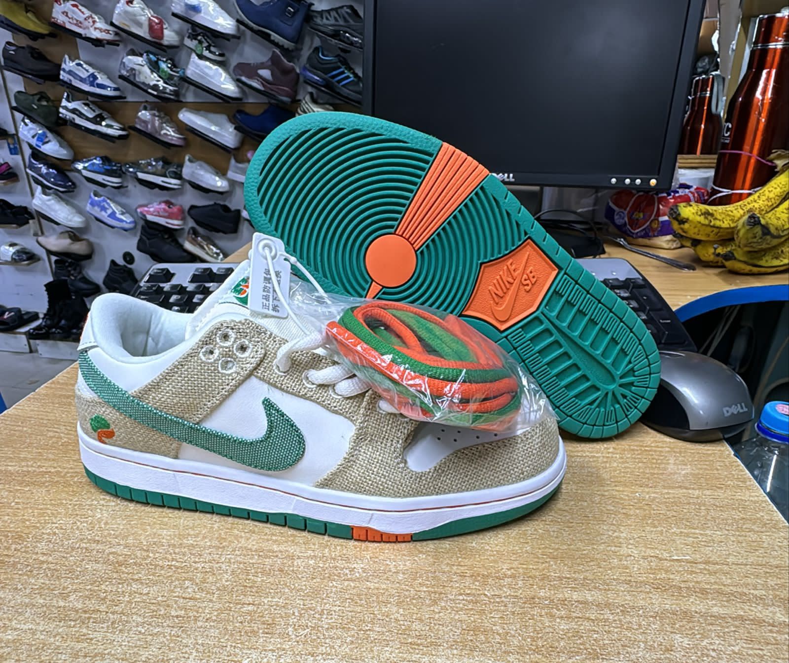 SB Dunk Gallitos Sneakers image 3